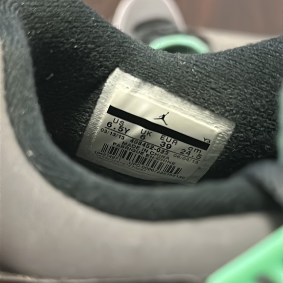 Air Jordan 4 Retro “Green Glow” - Picture 7 of 8